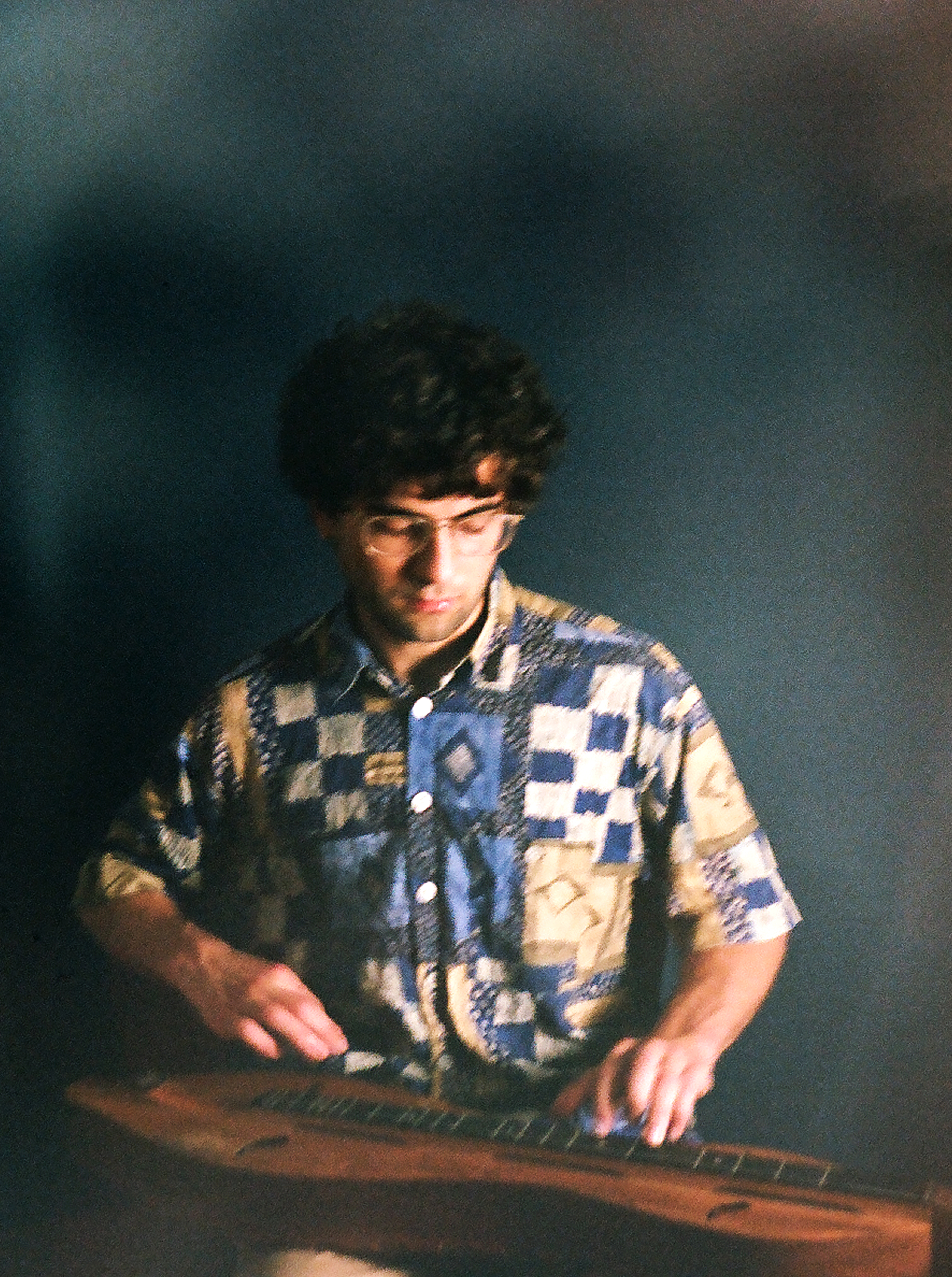 Jonah Giuliano playing mountain dulcimer